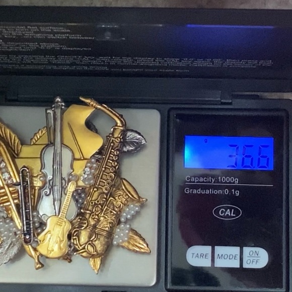 Vintage Musical Instruments Music Theme 3D Brooch 36.6g - Picture 16 of 16